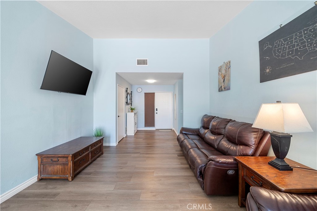 6597 Kinlock Avenue Property Photo 8