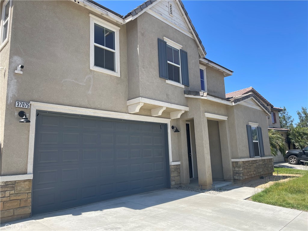 37075 Parkway Drive Property Photo 1