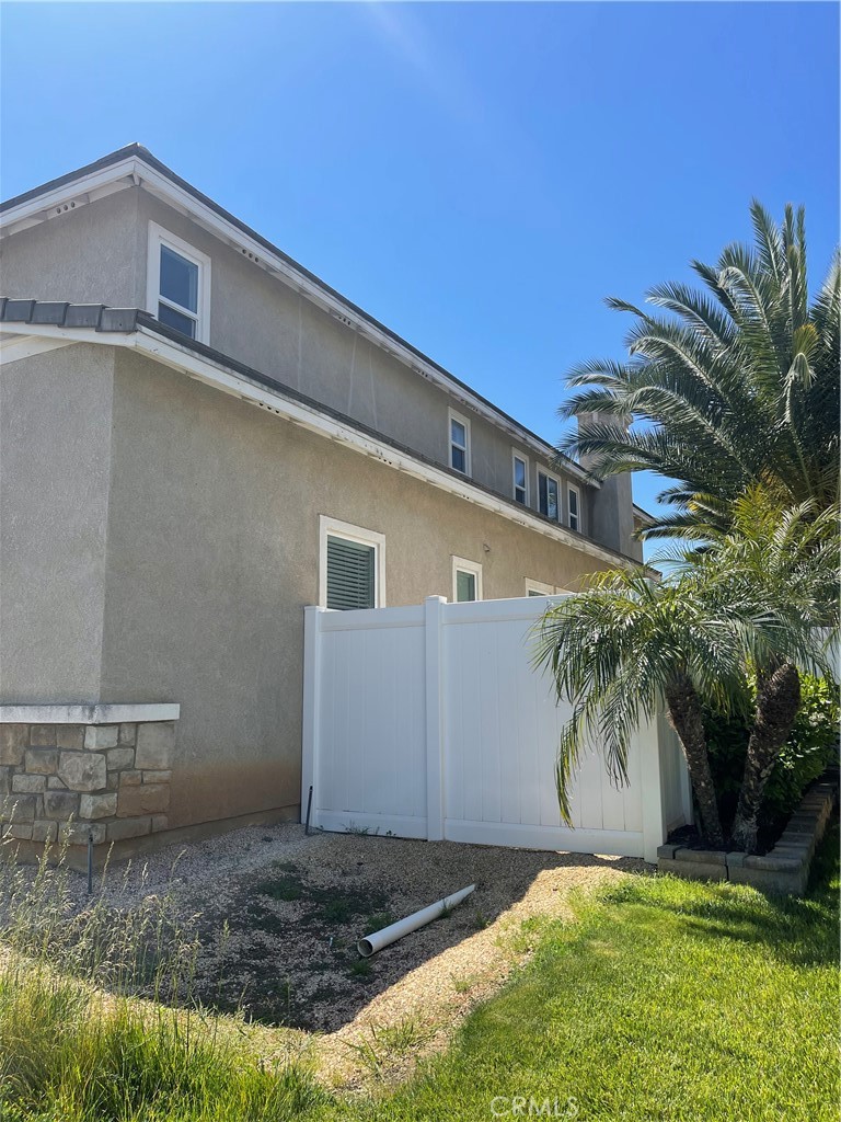 37075 Parkway Drive Property Photo 3