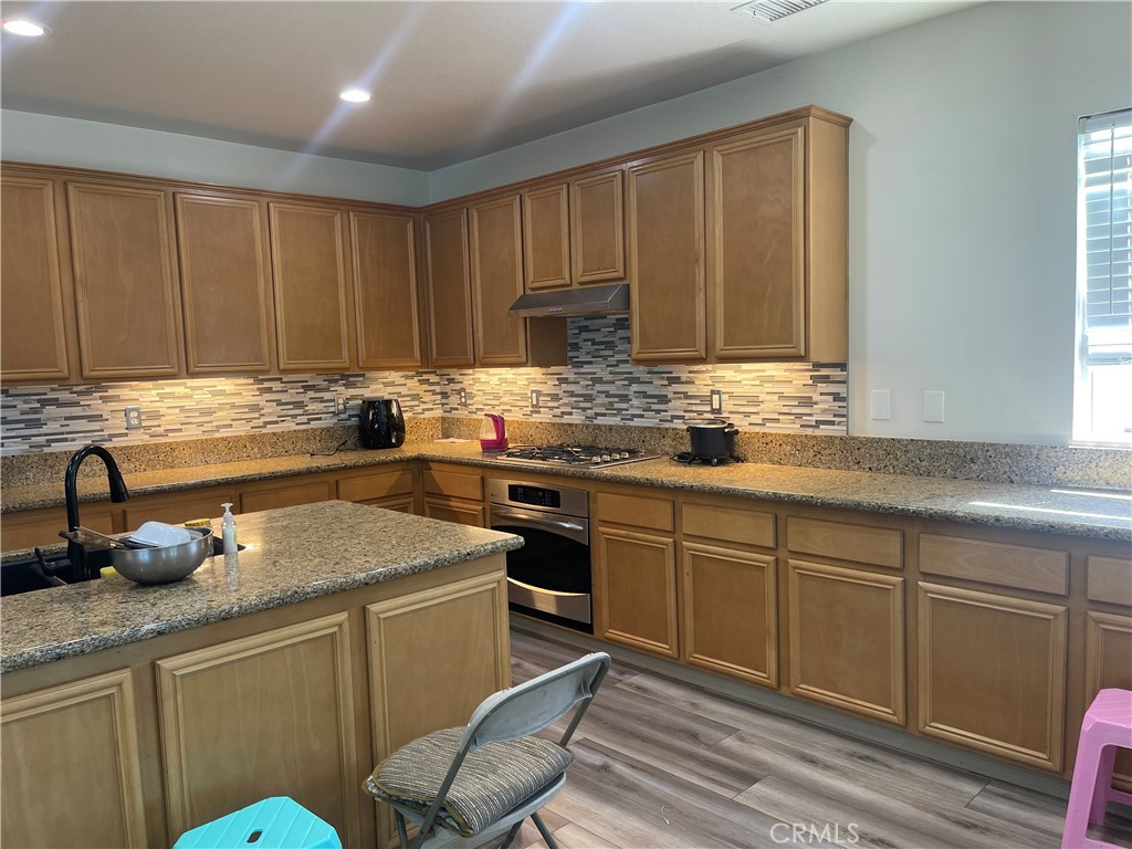 37075 Parkway Drive Property Photo 6