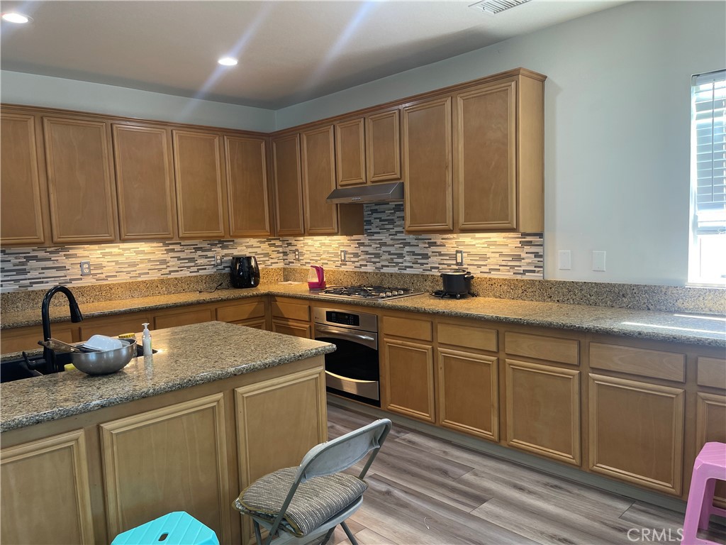 37075 Parkway Drive Property Photo 8