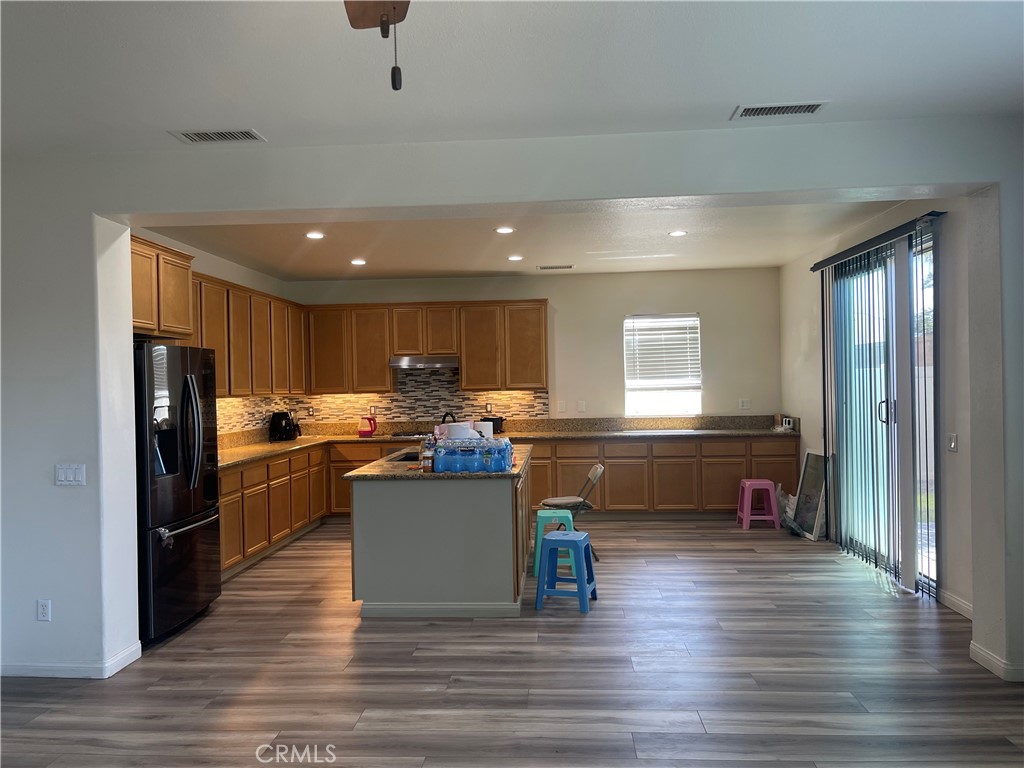 37075 Parkway Drive Property Photo 9