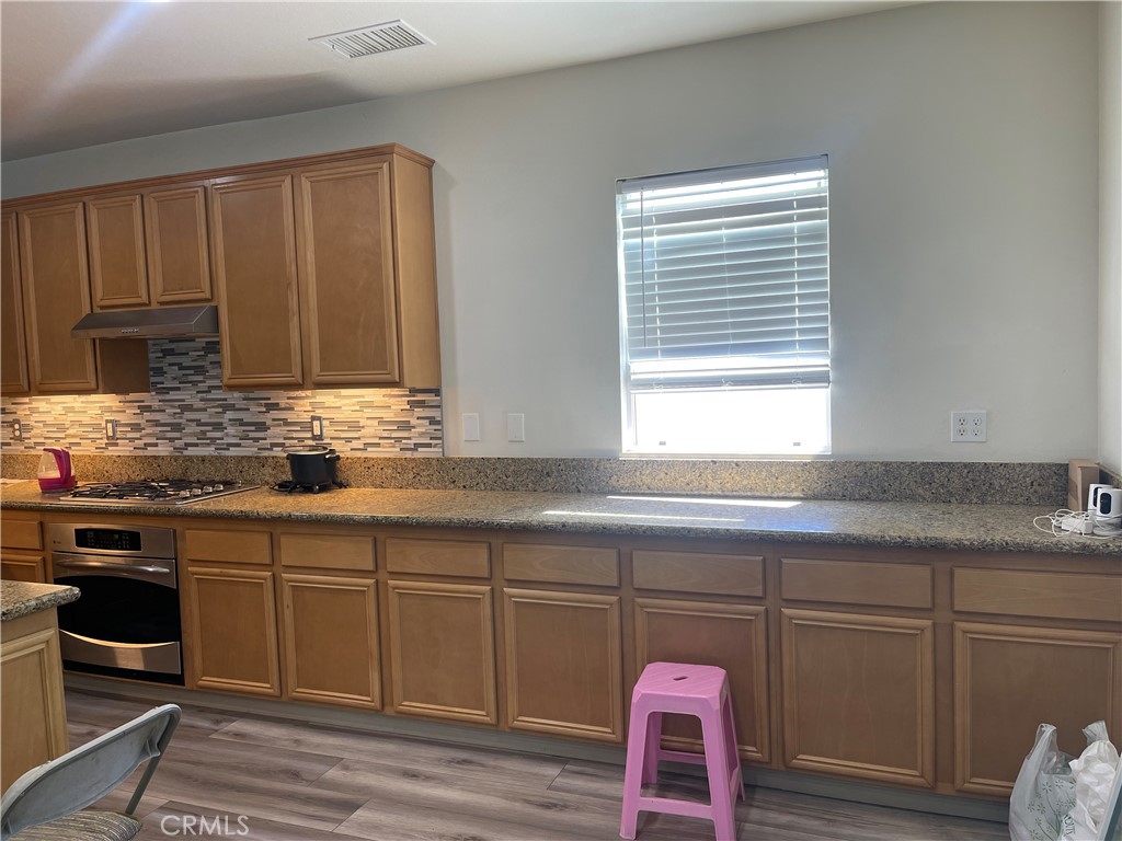37075 Parkway Drive Property Photo 10