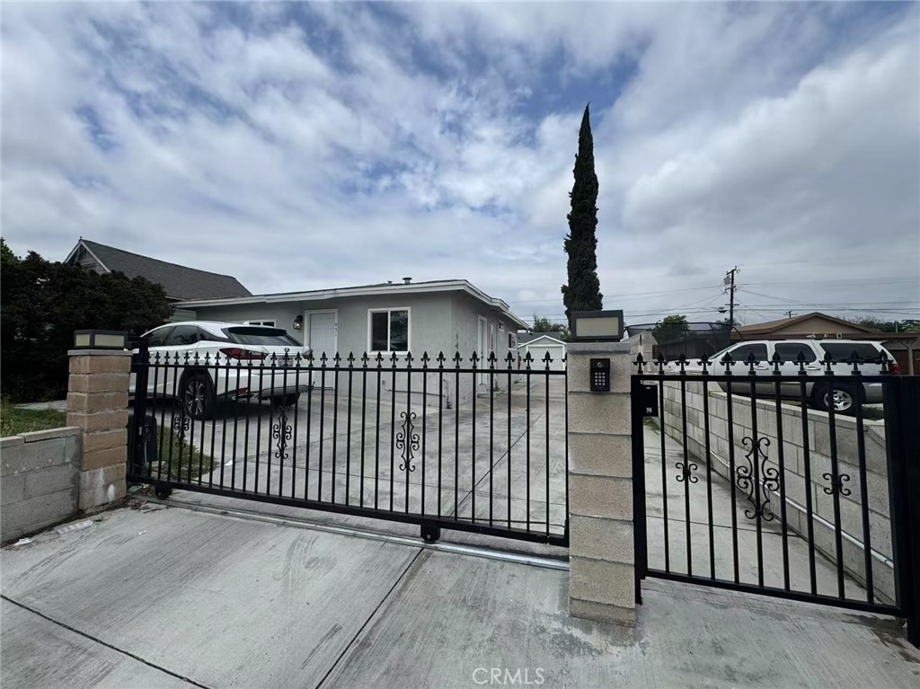 951 E Elma Street Property Photo 1