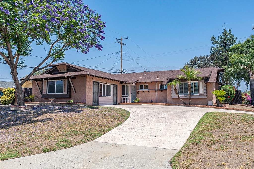10288 Effen Street Property Photo 1