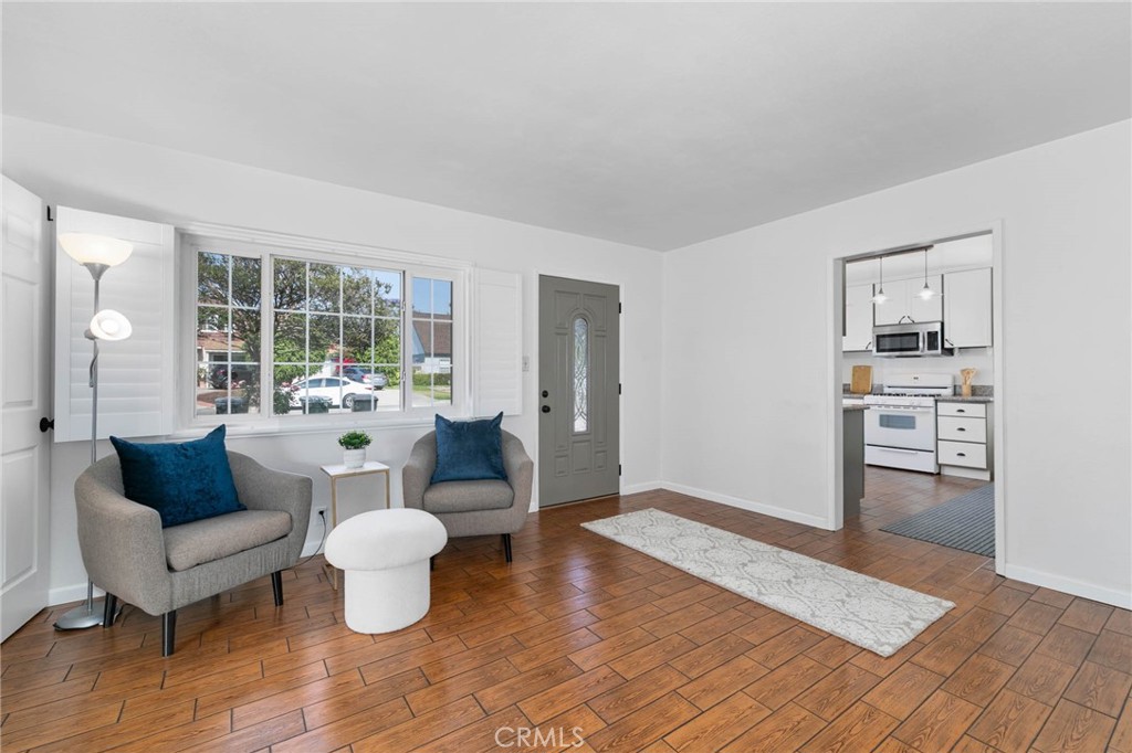1157 N Fairvalley Avenue Property Photo 4