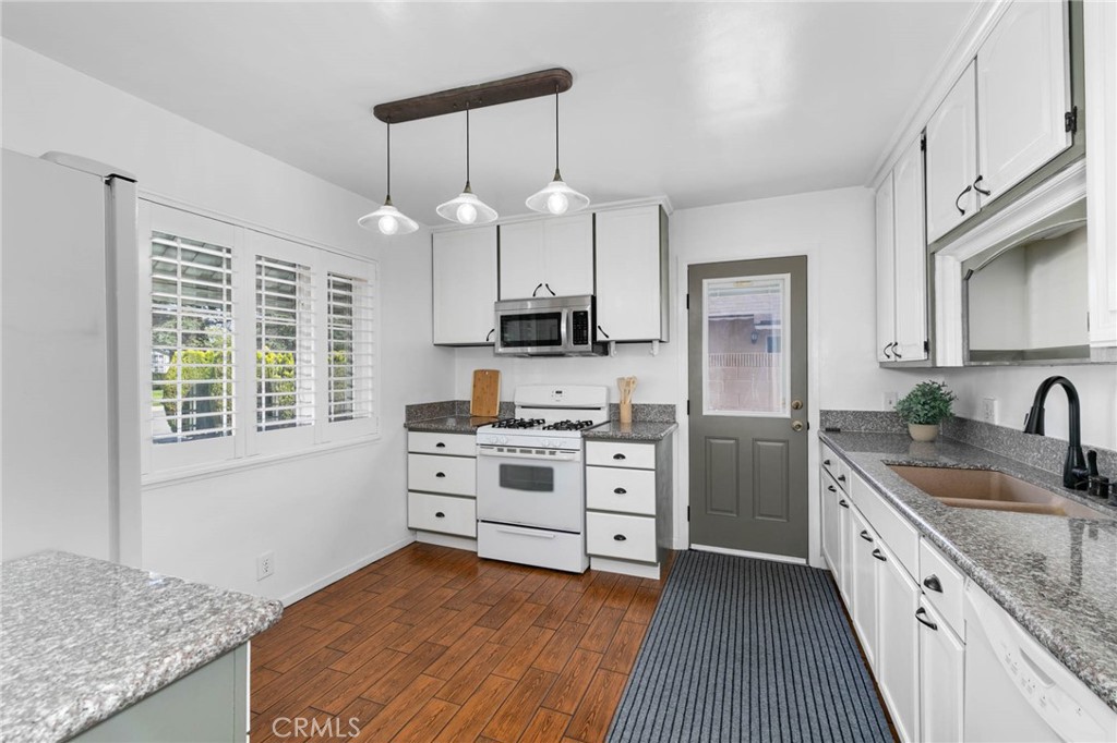 1157 N Fairvalley Avenue Property Photo 7