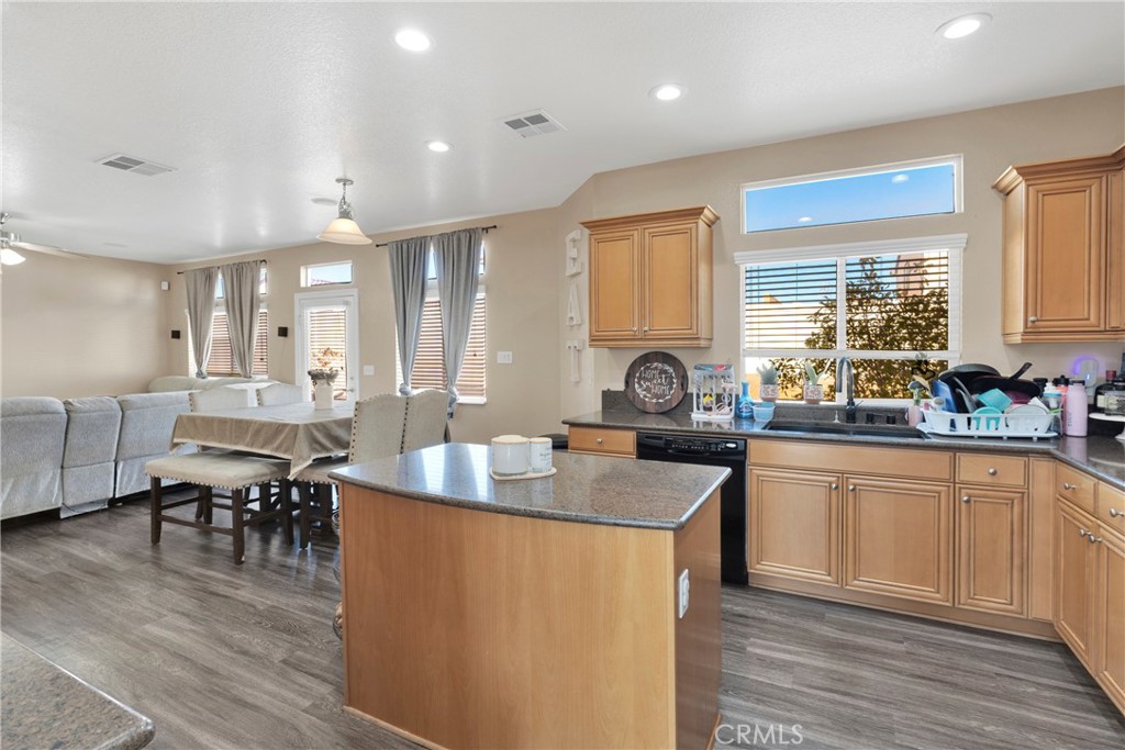 8846 Tamarisk Avenue Property Photo 11