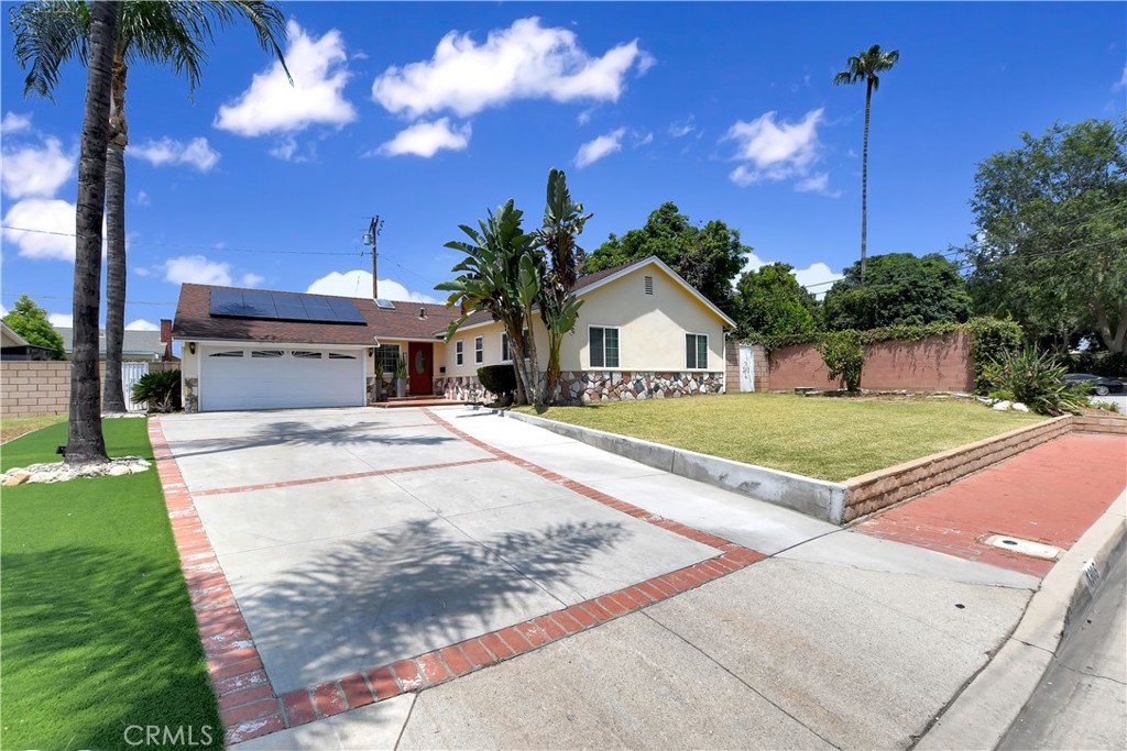 1305 E Eckerman Avenue Property Photo 1