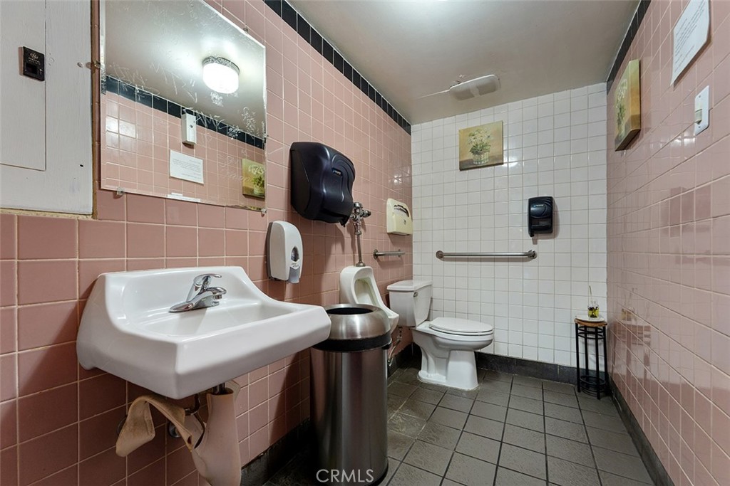 320 W Foothill Blvd Property Photo 34