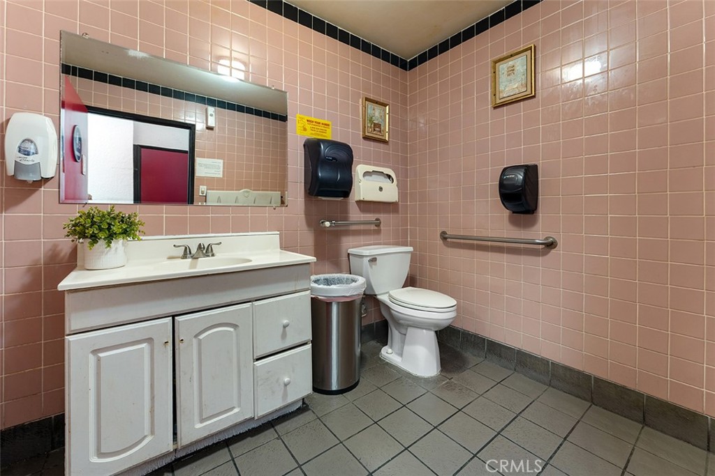 320 W Foothill Blvd Property Photo 35