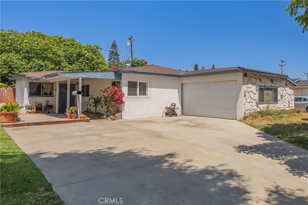 20323 Seine Avenue Property Photo 1