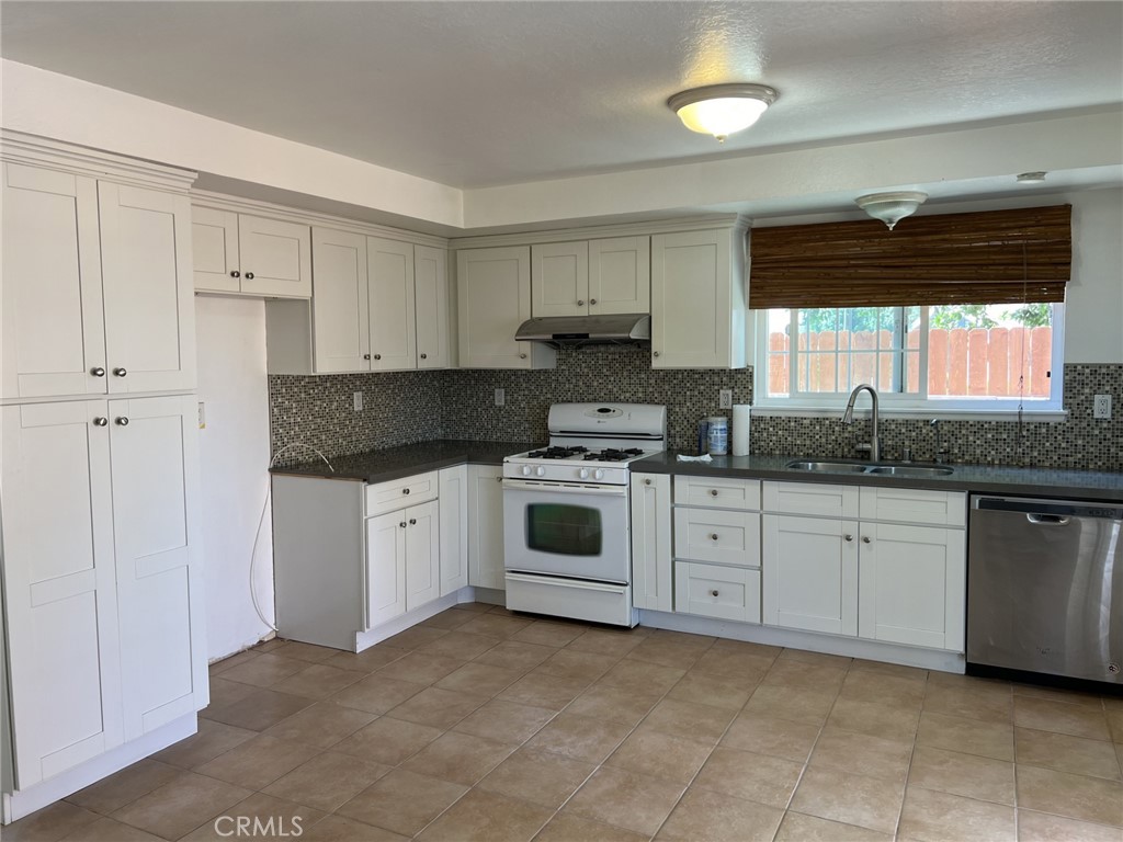 8580 Club House Drive Property Photo 2