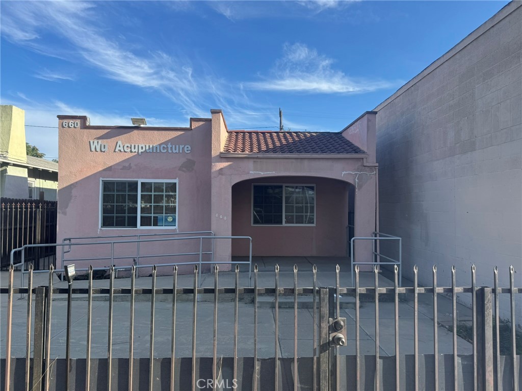 660 E Mission Boulevard Property Photo 2