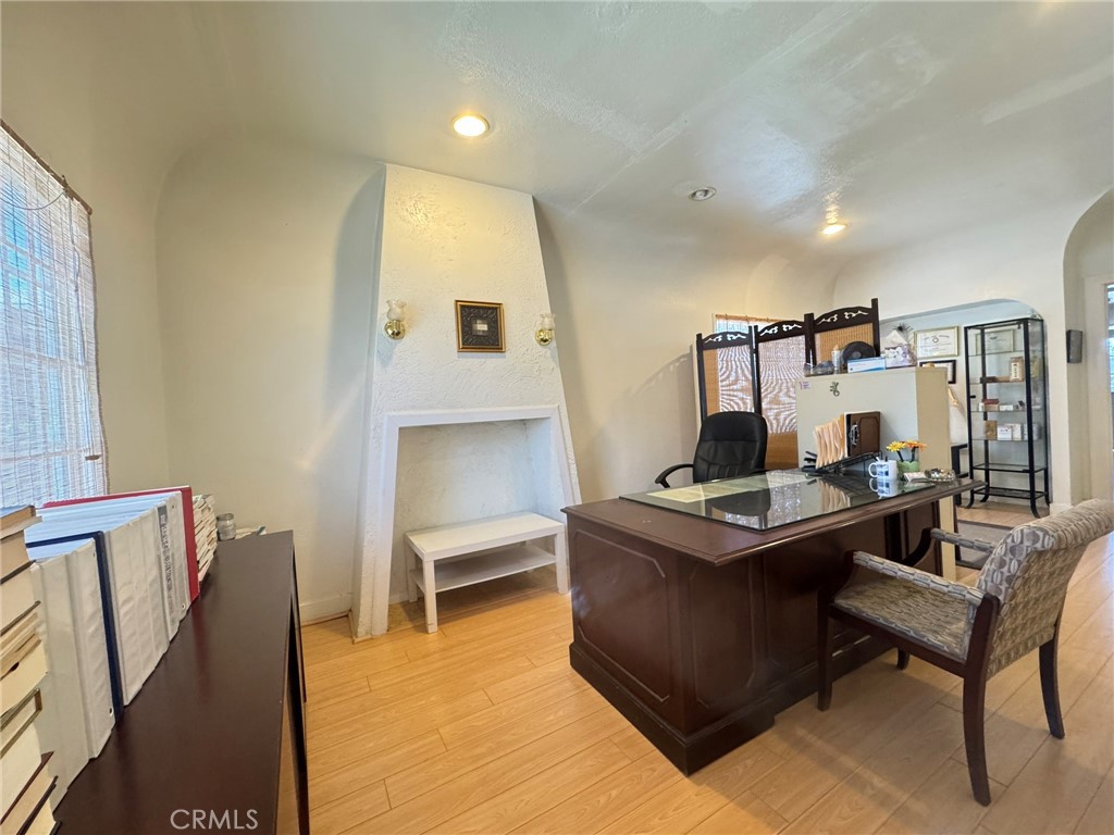 660 E Mission Boulevard Property Photo 3