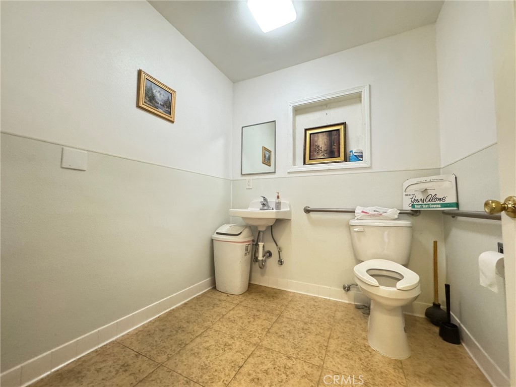 660 E Mission Boulevard Property Photo 8