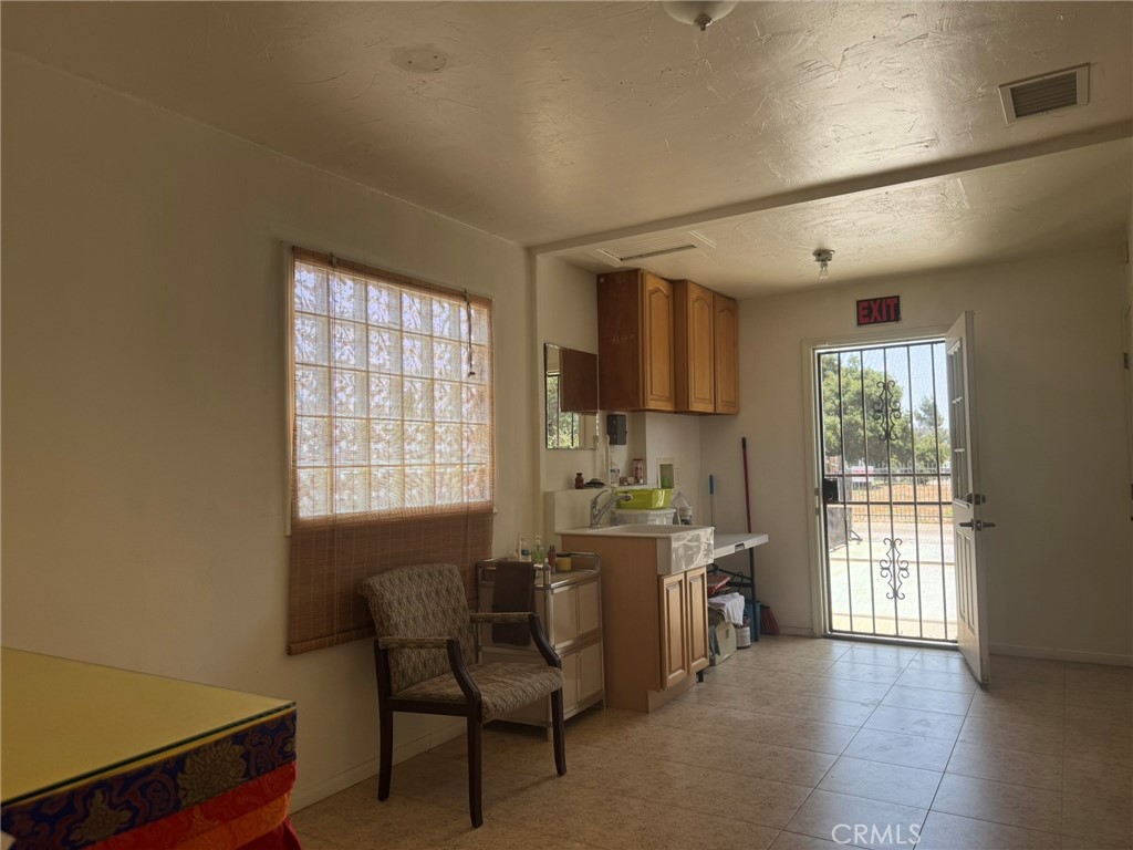 660 E Mission Boulevard Property Photo 9