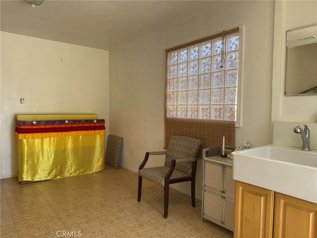 660 E Mission Boulevard Property Photo 11