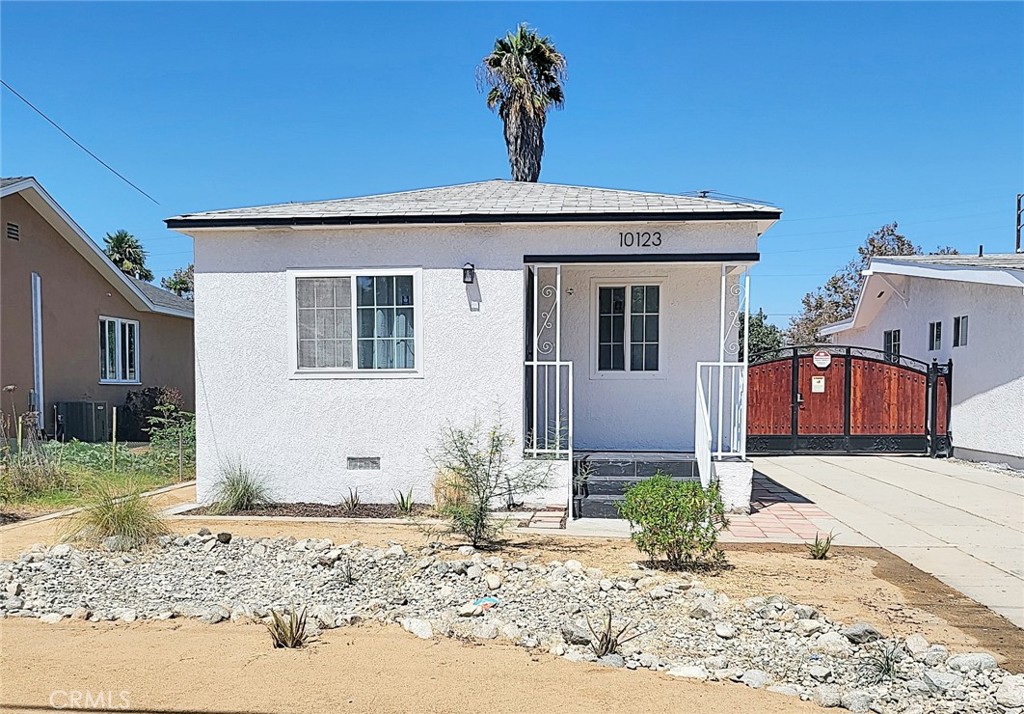 10123 Beach Street Property Photo 1