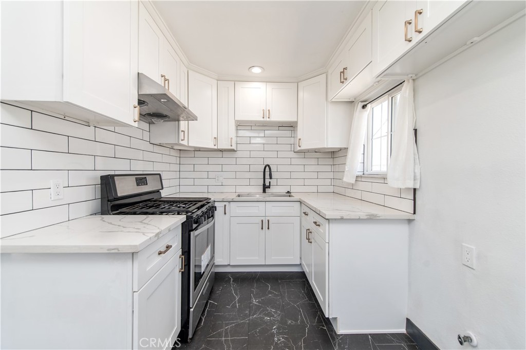10123 Beach Street Property Photo 4