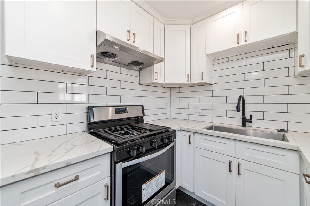 10123 Beach Street Property Photo 5