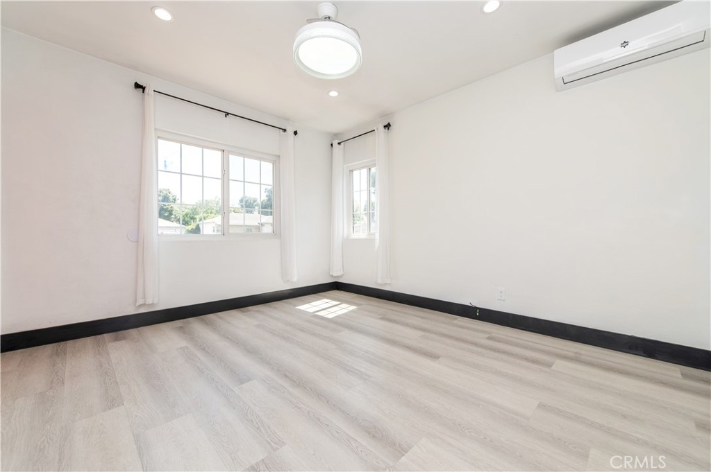 10123 Beach Street Property Photo 9
