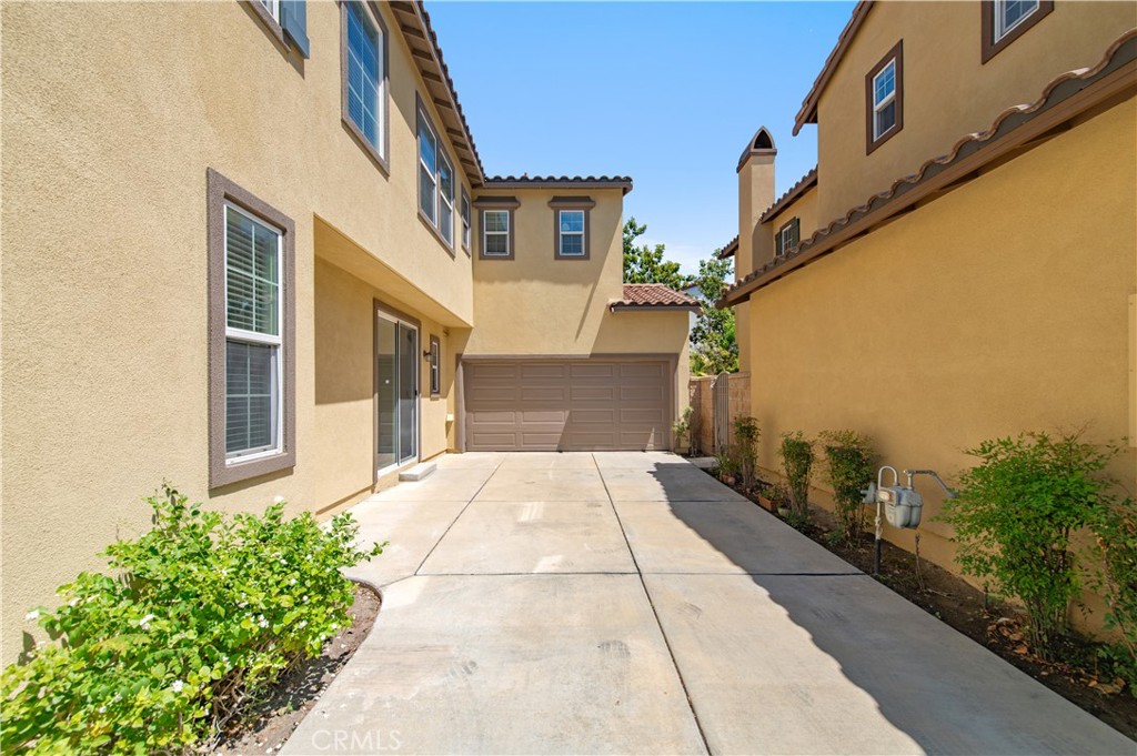10324 Bold Red Drive Property Photo 2
