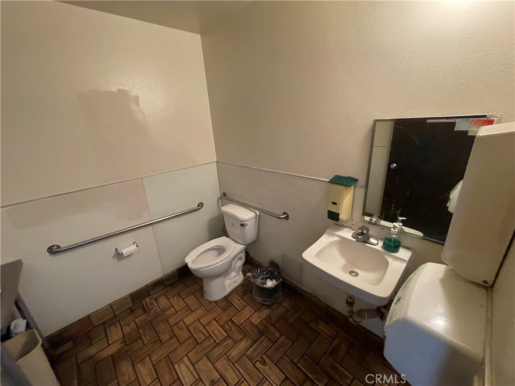4032 S Western Avenue Property Photo 15