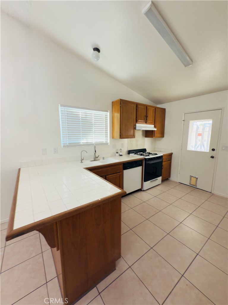 14164 Poplar Street Property Photo 5