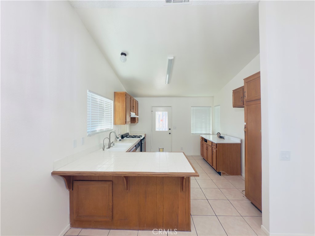 14164 Poplar Street Property Photo 6