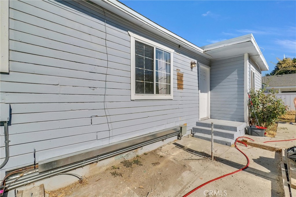 2532 N White Avenue Property Photo 5