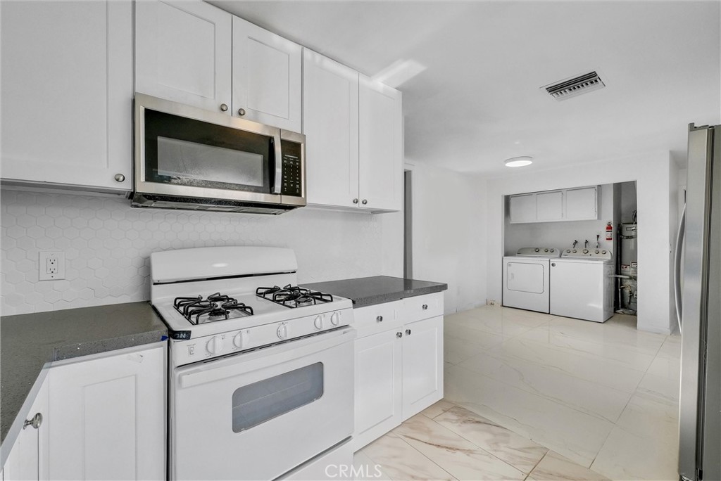 2532 N White Avenue Property Photo 15