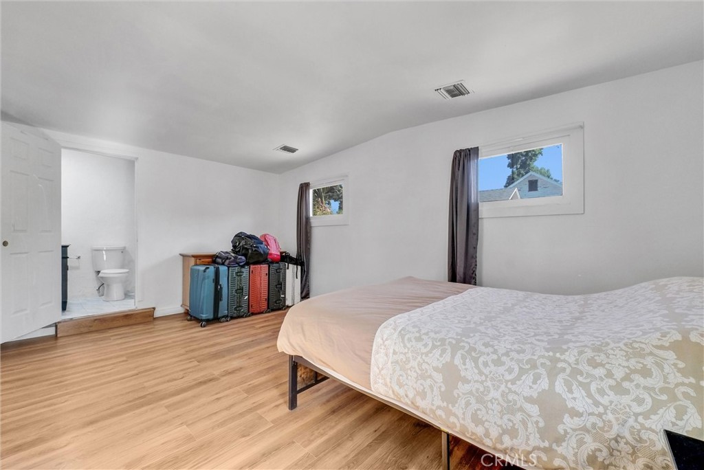 2532 N White Avenue Property Photo 24