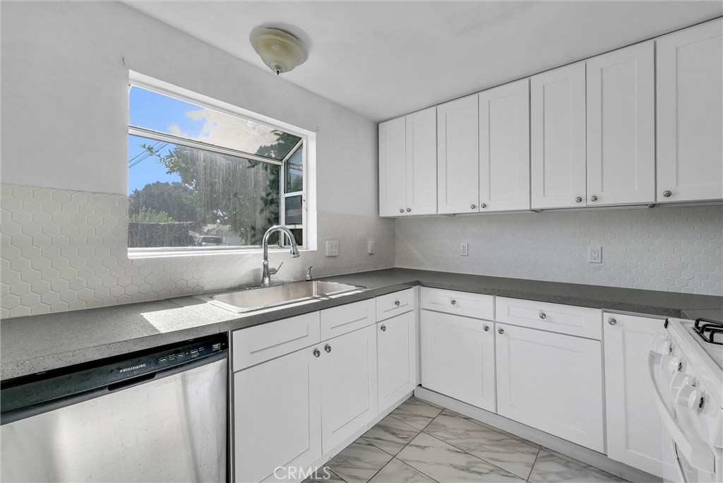 2532 N White Avenue Property Photo 40