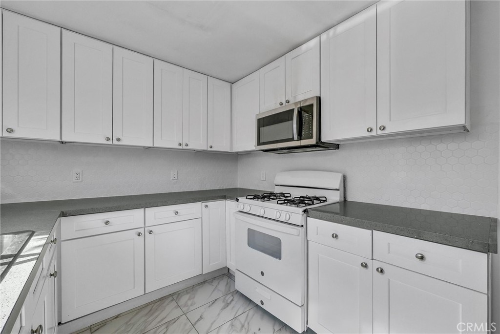 2532 N White Avenue Property Photo 41
