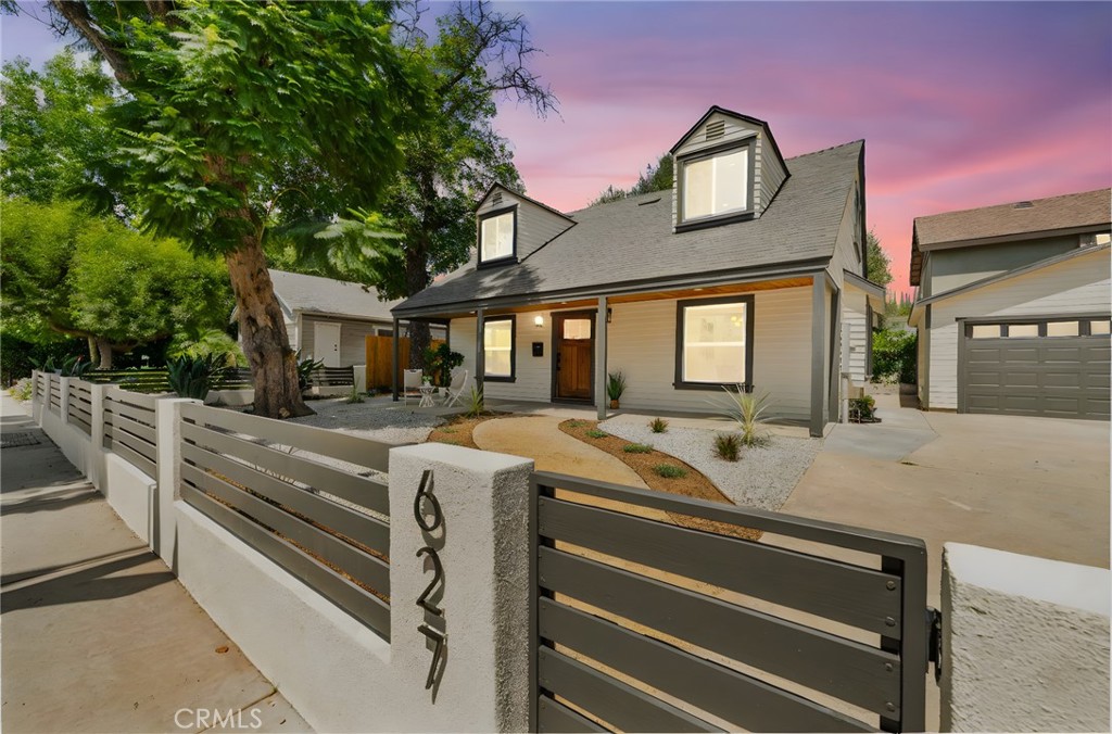 627 E Villa Street Property Photo 1