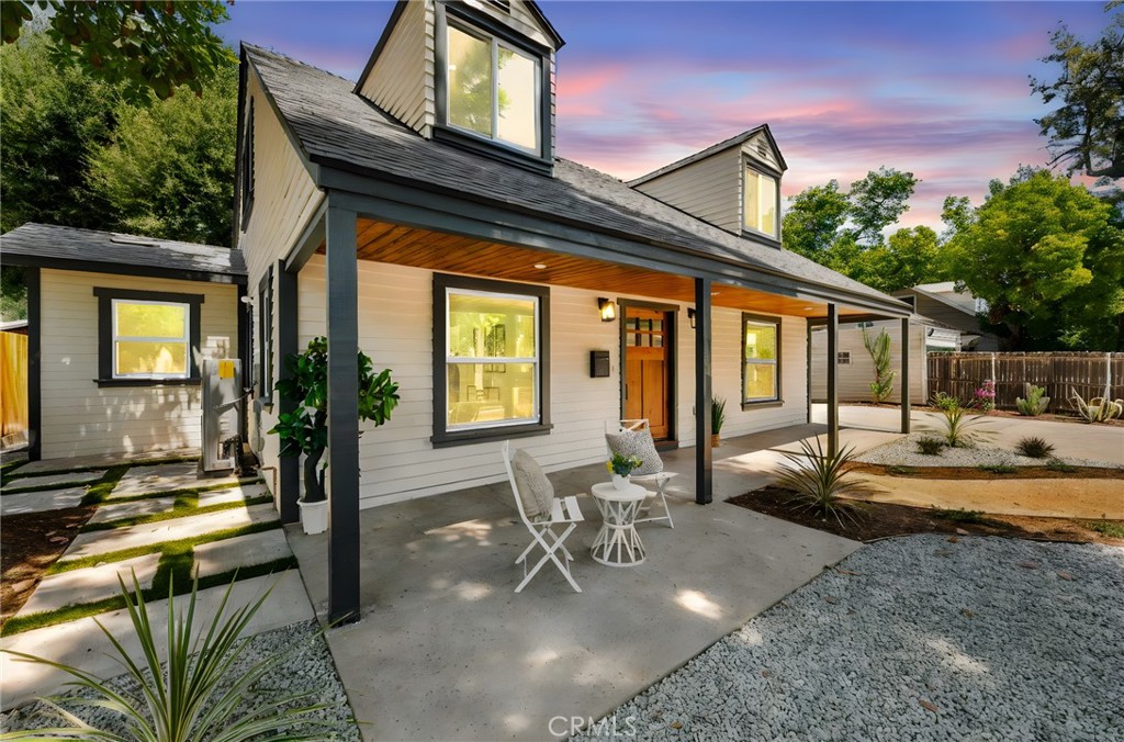 627 E Villa Street Property Photo 2