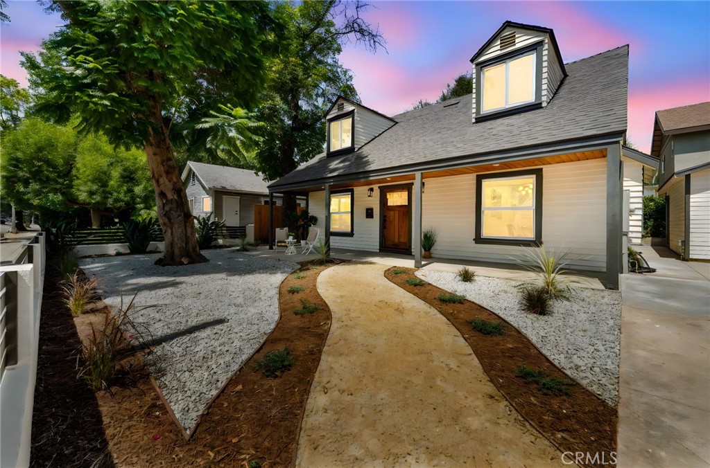 627 E Villa Street Property Photo 3