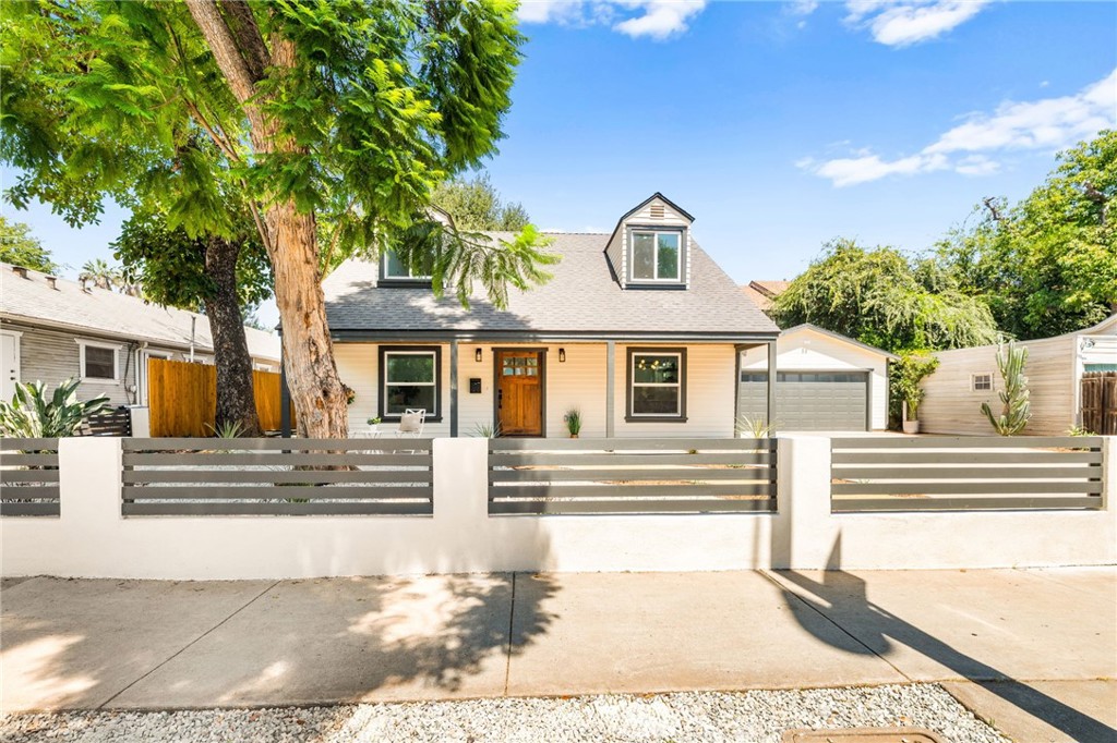 627 E Villa Street Property Photo 4