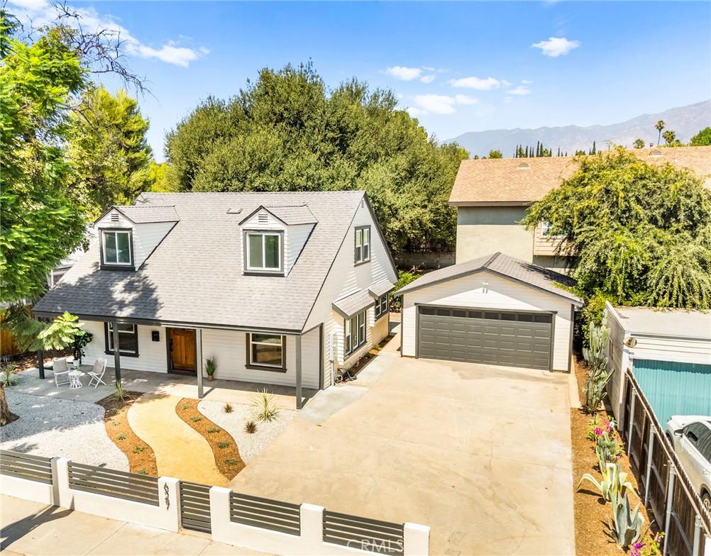 627 E Villa Street Property Photo 6