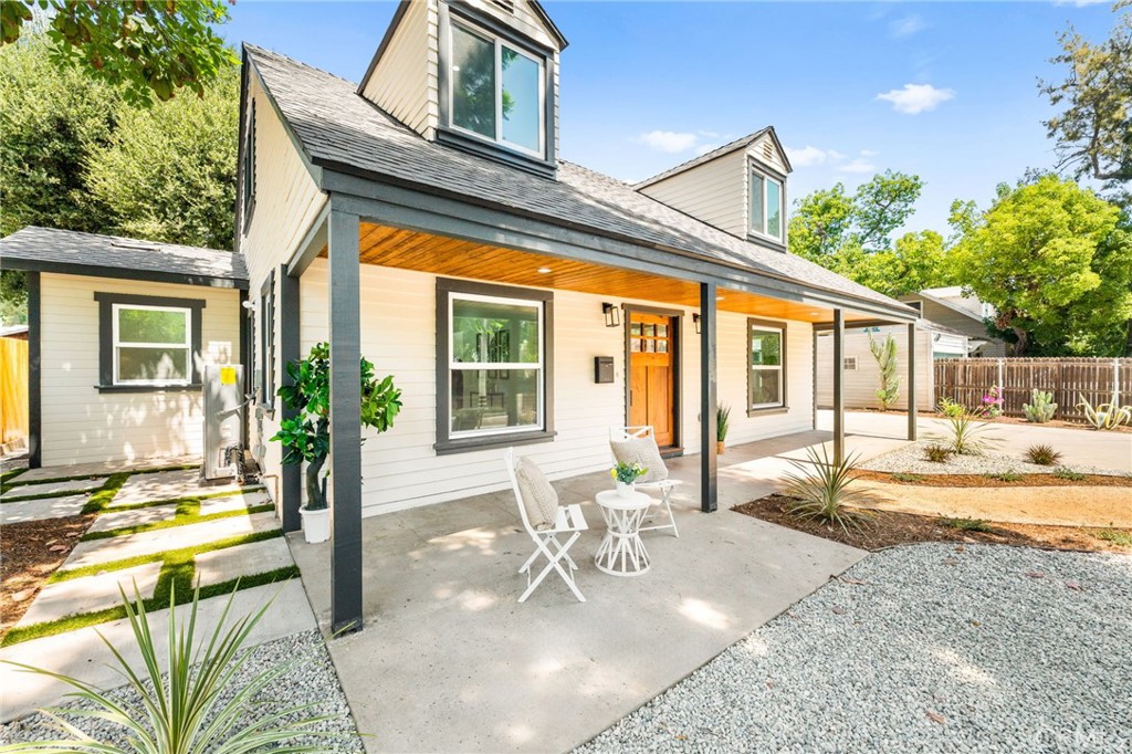 627 E Villa Street Property Photo 9