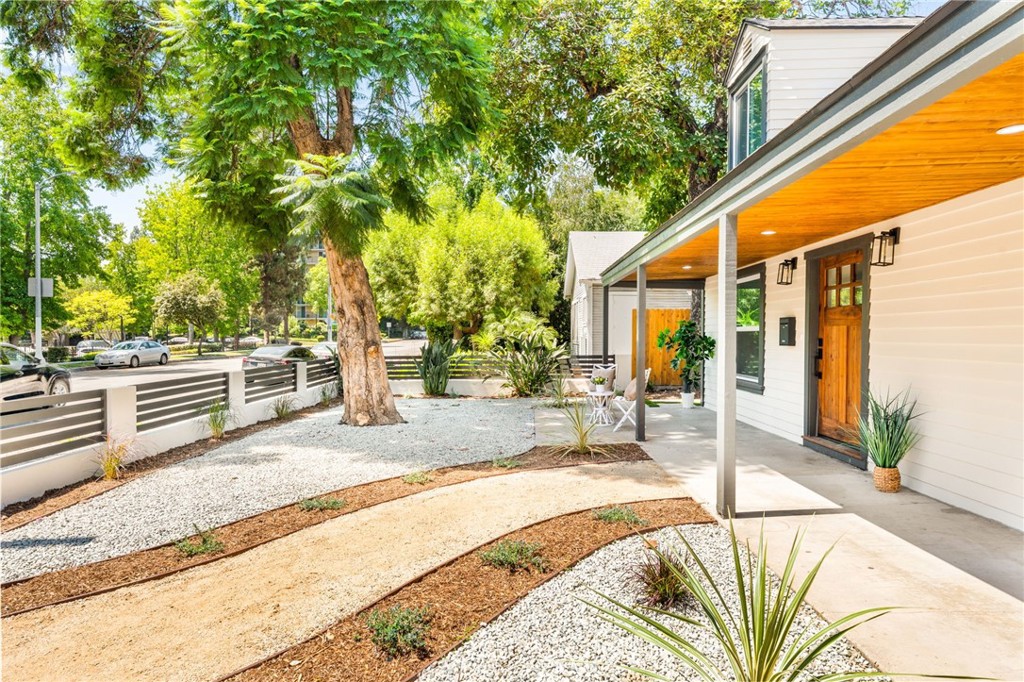 627 E Villa Street Property Photo 10