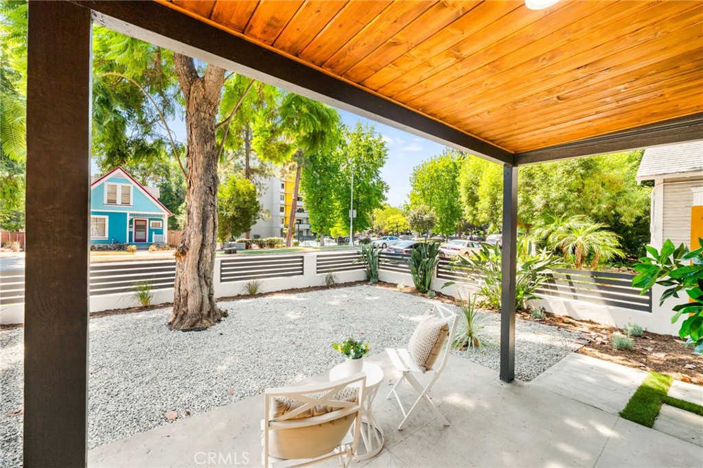 627 E Villa Street Property Photo 11