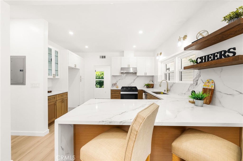 627 E Villa Street Property Photo 19