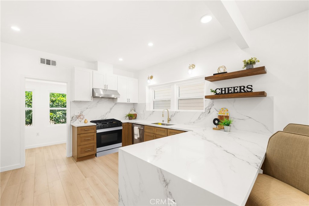 627 E Villa Street Property Photo 20