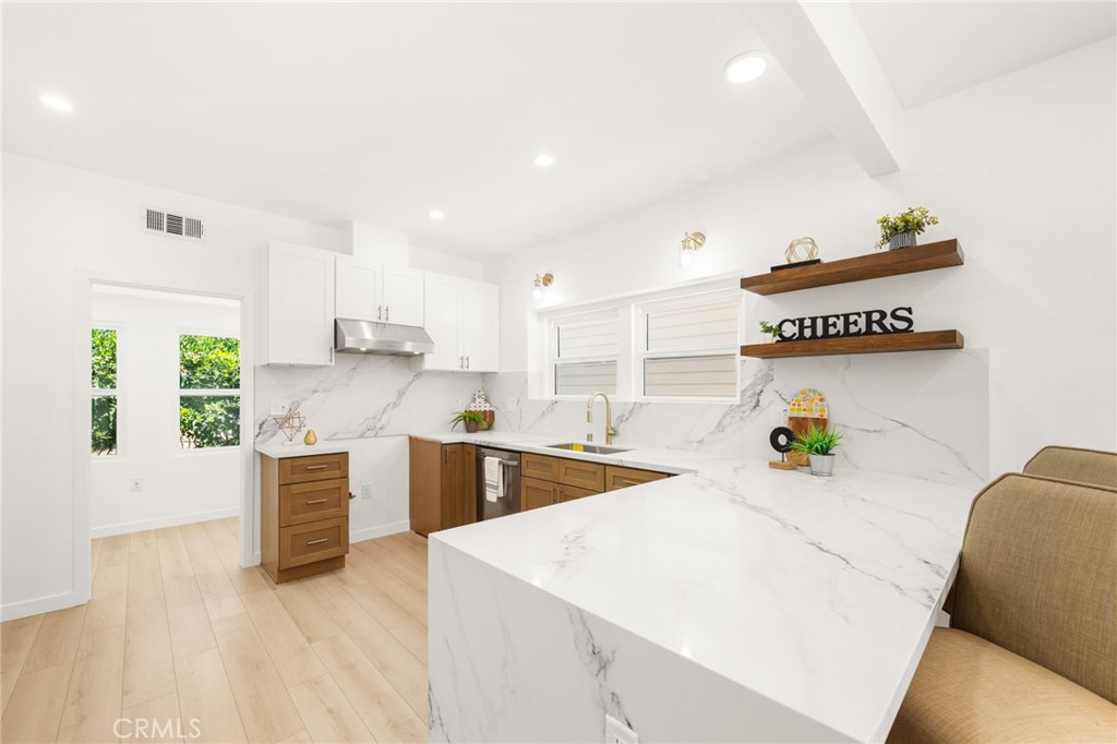 627 E Villa Street Property Photo 25