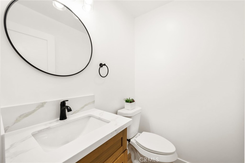 627 E Villa Street Property Photo 28