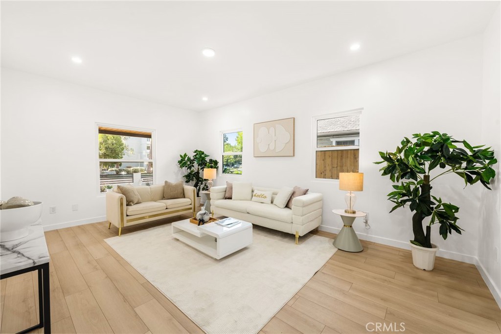 627 E Villa Street Property Photo 29