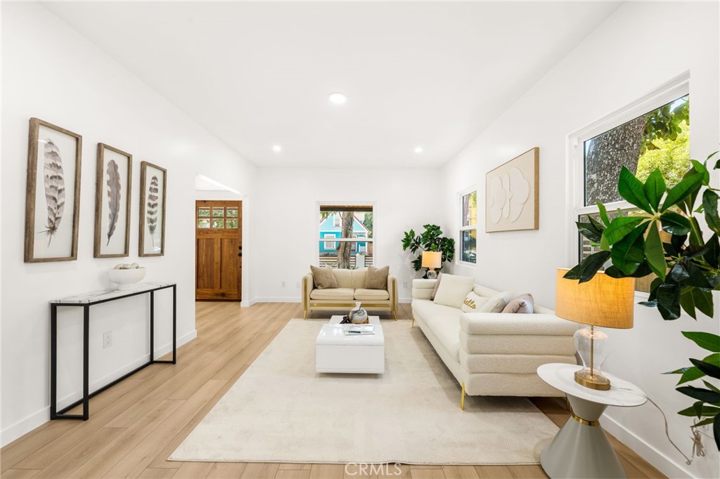 627 E Villa Street Property Photo 30