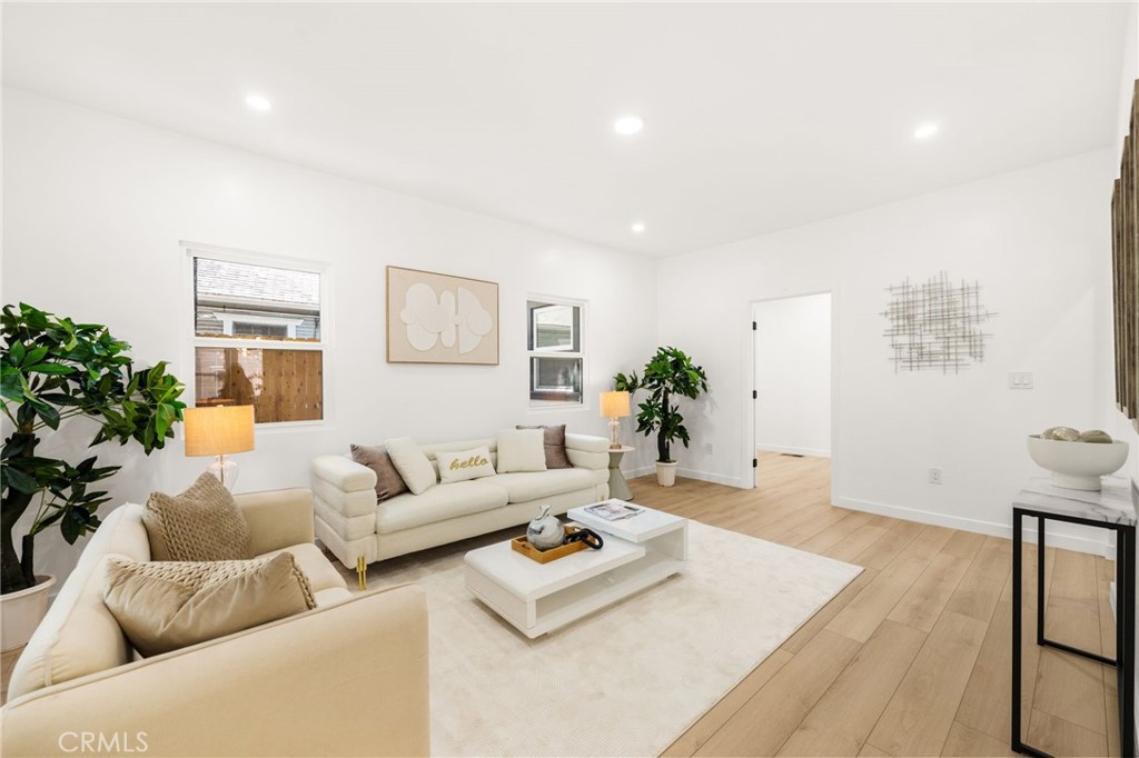 627 E Villa Street Property Photo 31